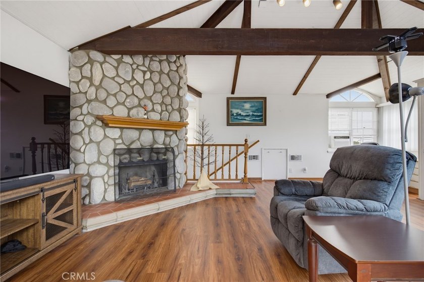 1073 W Upland Ave - photo 22
