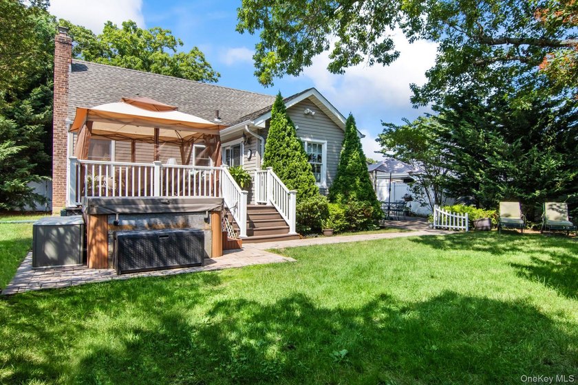 Stunning 4-BR, 2-Bath expanded Cape in the heart of Massapequa - photo 24
