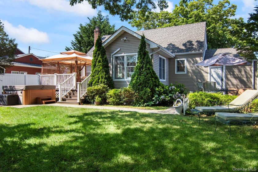 Stunning 4-BR, 2-Bath expanded Cape in the heart of Massapequa - photo 25