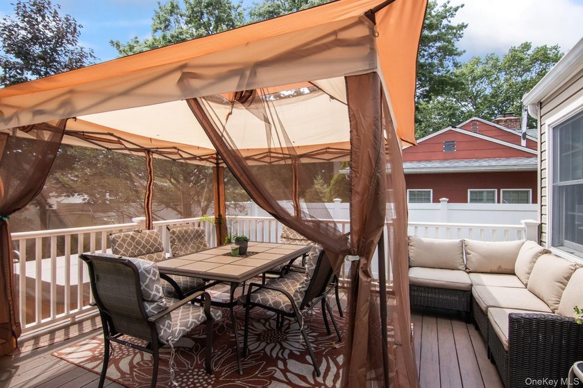 Stunning 4-BR, 2-Bath expanded Cape in the heart of Massapequa - photo 27