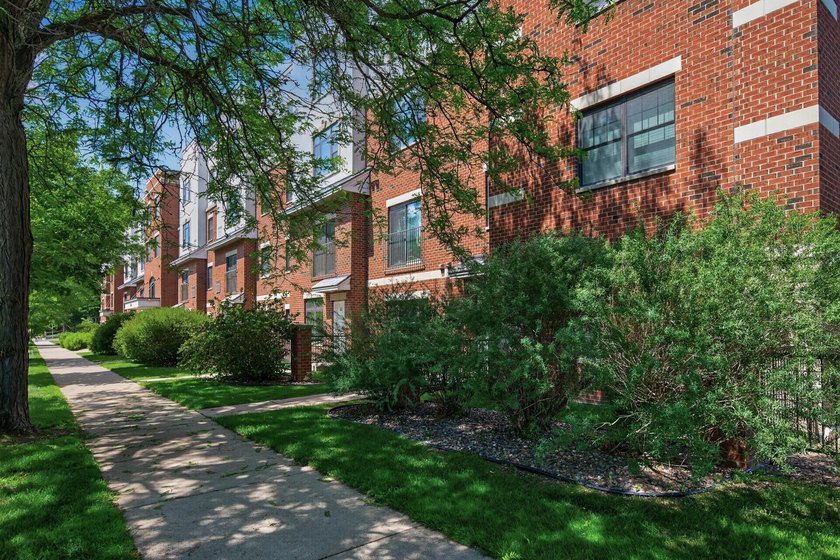 Beautifully updated condo in the heart of the highly - photo 20