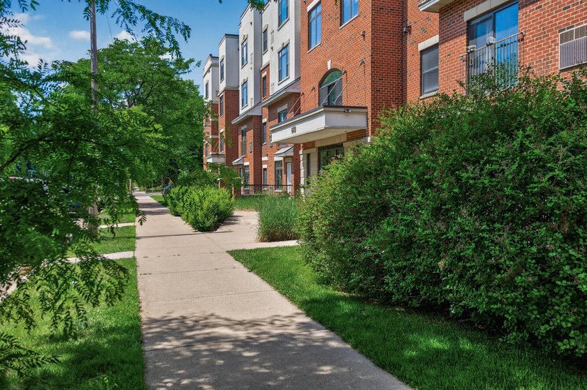 Beautifully updated condo in the heart of the highly - photo 21