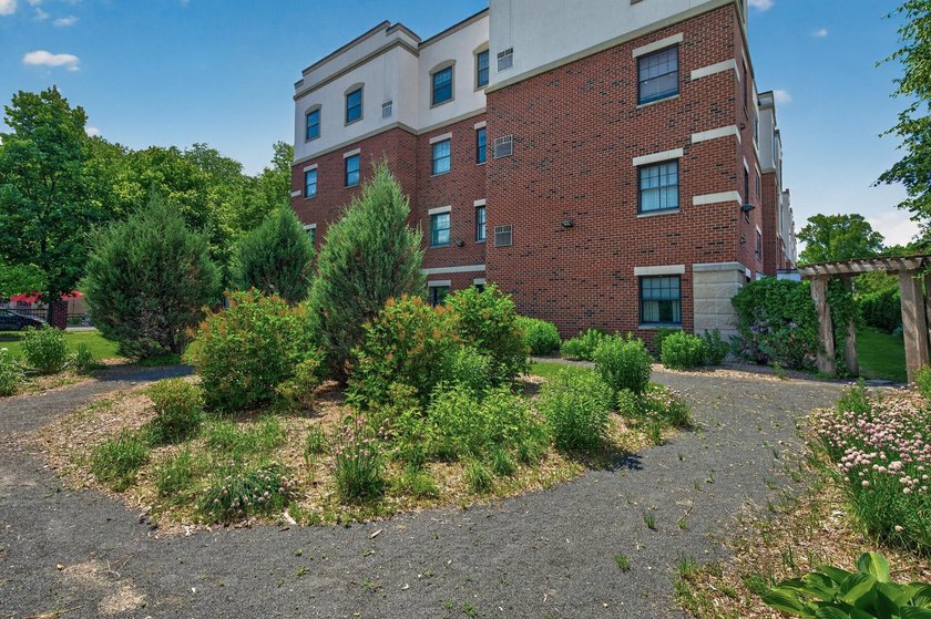 Beautifully updated condo in the heart of the highly - photo 42
