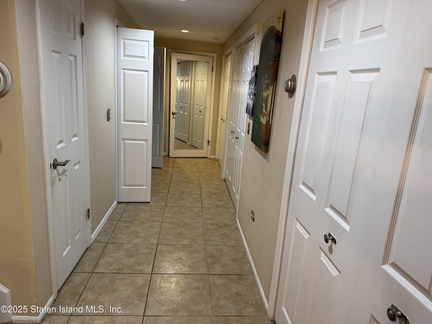 Welcome to this spacious 3-bedroom home offering multiple levels - photo 11