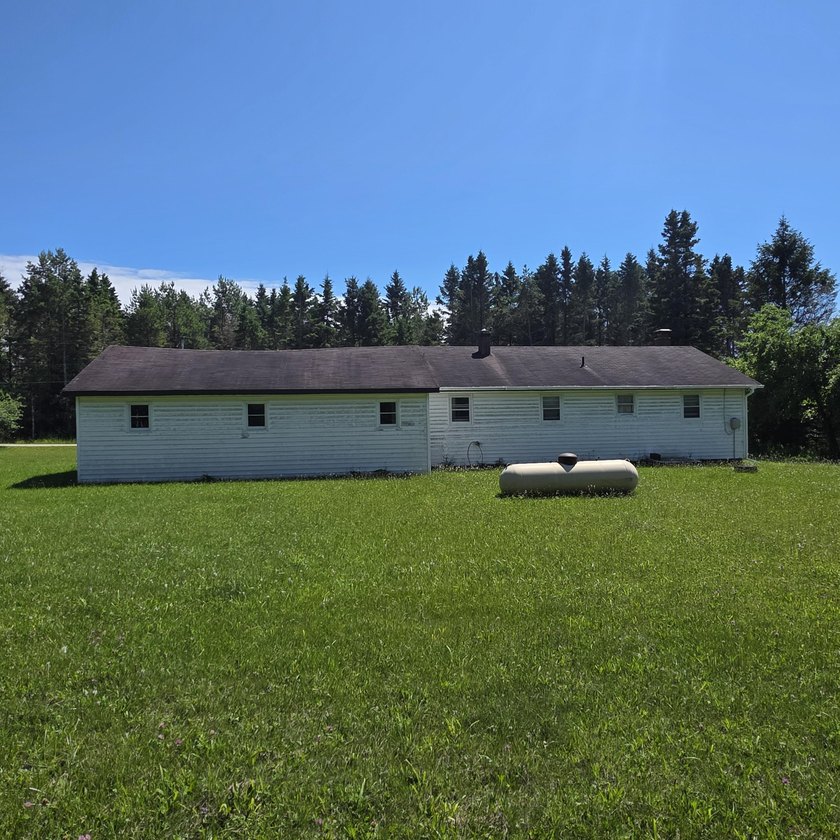 This adorable home is located on the 3rd fairway of the Les - photo 12
