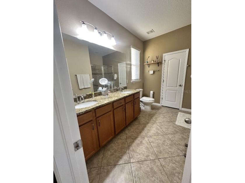 Move in ready and meticulously taken care of 3 bedroom, 2 bath - photo 13