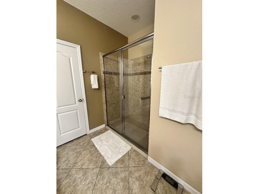 Move in ready and meticulously taken care of 3 bedroom, 2 bath - photo 14