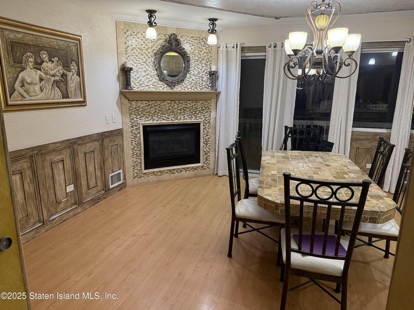 Welcome to this spacious 3-bedroom home offering multiple levels - photo 17