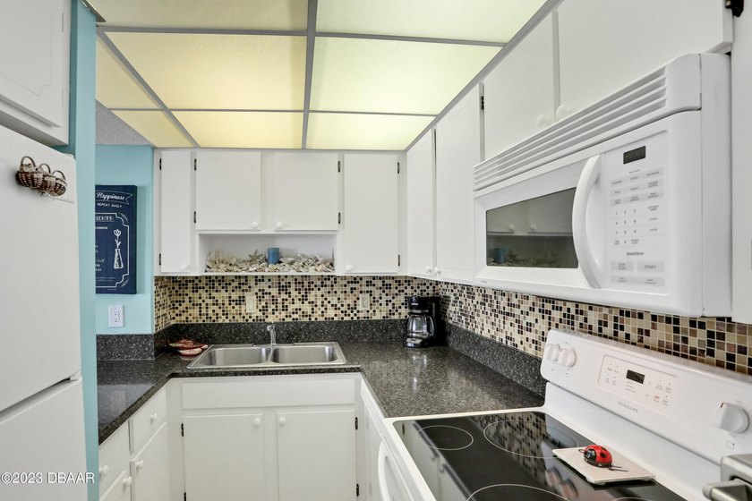 BEST PRICE IN THE BUILDING! DIRECT OCEANFRONT! PREFERRED - photo 18