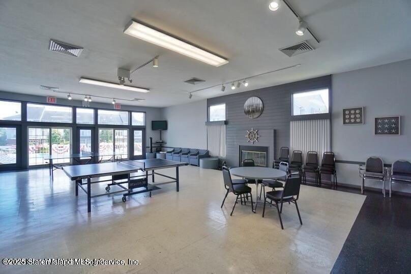 Welcome to this spacious 3-bedroom home offering multiple levels - photo 25