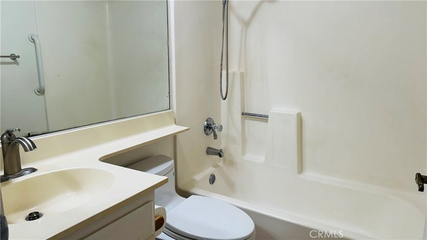 Ground-floor condo located in a desirable, gated 55+ community - photo 11