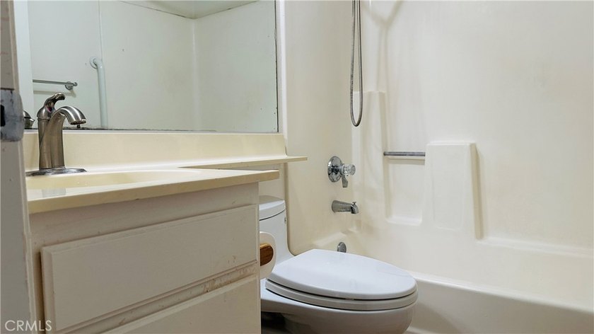 Ground-floor condo located in a desirable, gated 55+ community - photo 13