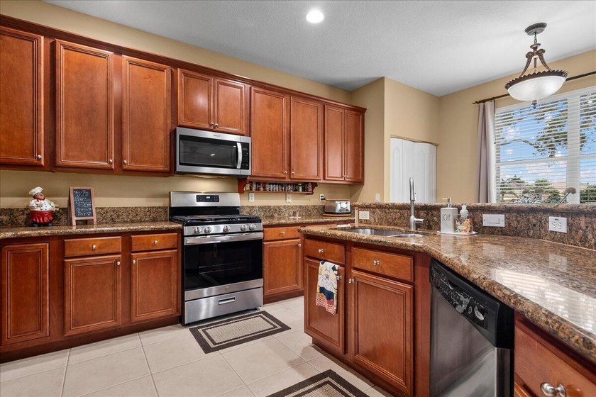 Welcome home to this beautifully maintained two-story lakefront - photo 14