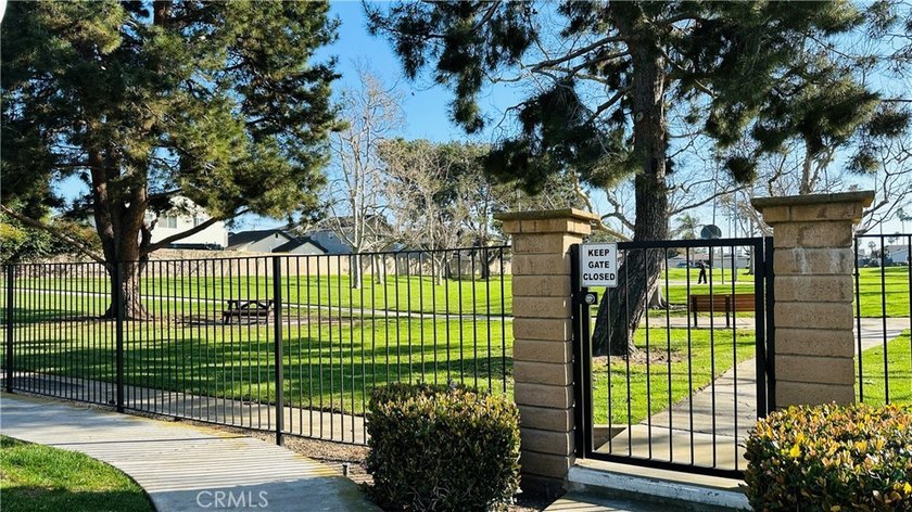 Ground-floor condo located in a desirable, gated 55+ community - photo 18