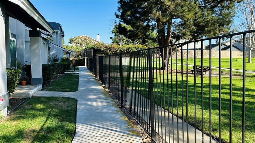 Ground-floor condo located in a desirable, gated 55+ community - photo 19