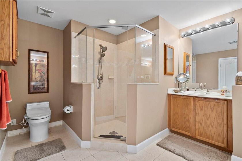 Welcome home to this beautifully maintained two-story lakefront - photo 19