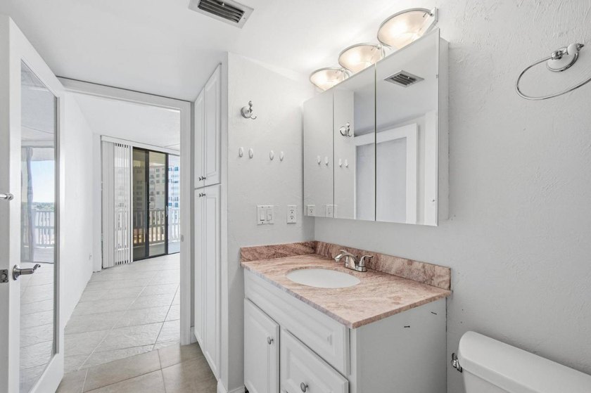 SHORT SALE** RATE BUYDOWN OPTIONS AVAILABLE! For information on - photo 31