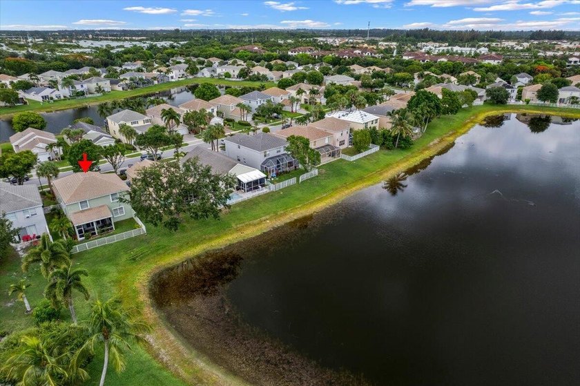 Welcome home to this beautifully maintained two-story lakefront - photo 33
