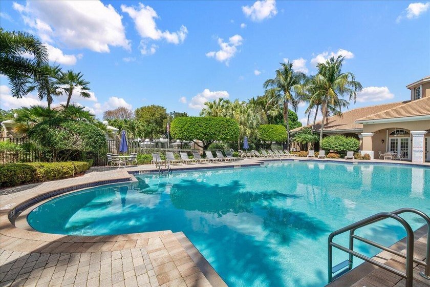Welcome home to this beautifully maintained two-story lakefront - photo 40