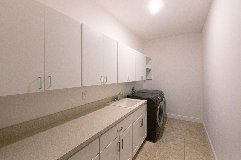Welcome to this beautiful home in Torino with 4 Bedrooms, 3 - photo 40