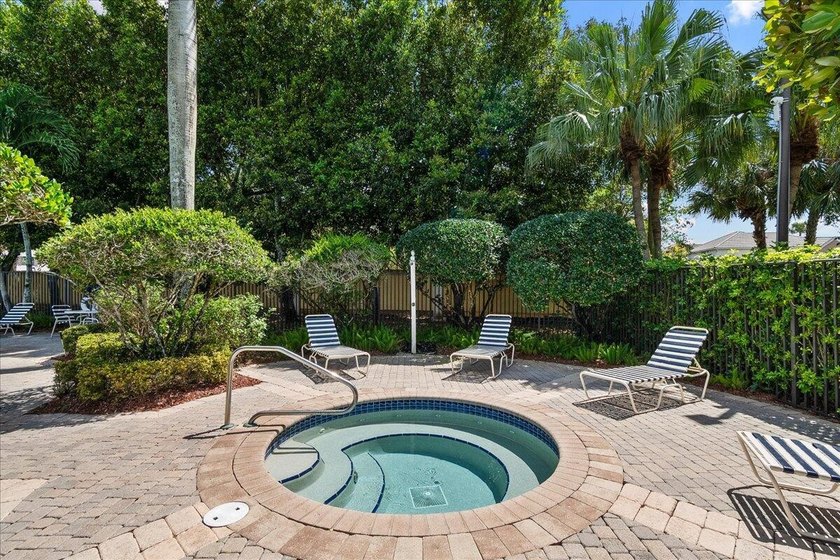 Welcome home to this beautifully maintained two-story lakefront - photo 41