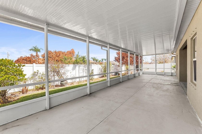 Welcome to this beautiful home in Torino with 4 Bedrooms, 3 - photo 42