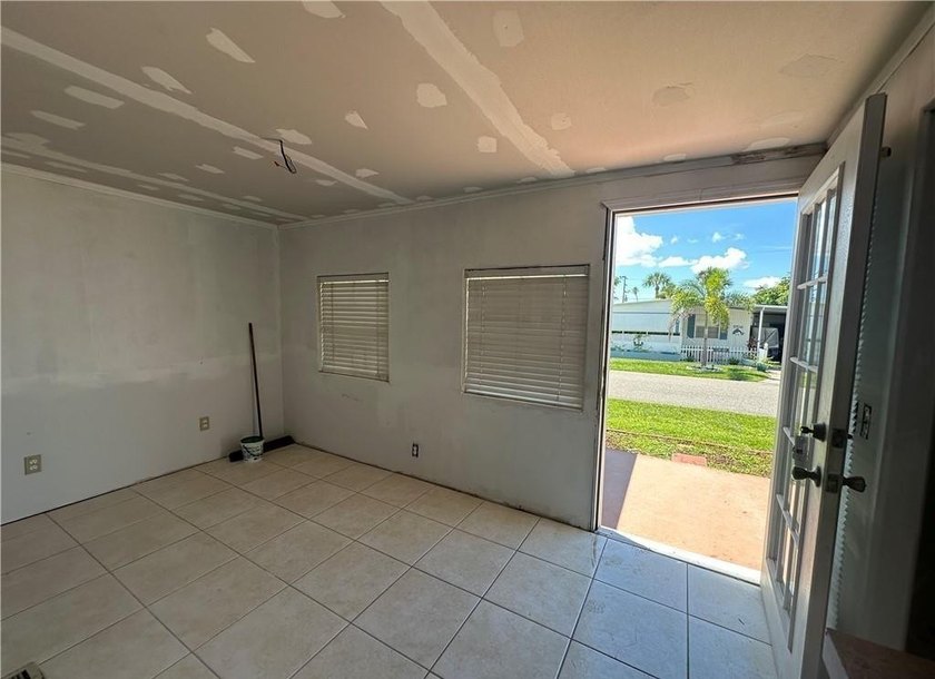 Excellent investment opportunity in this corner-lot home located - photo 11