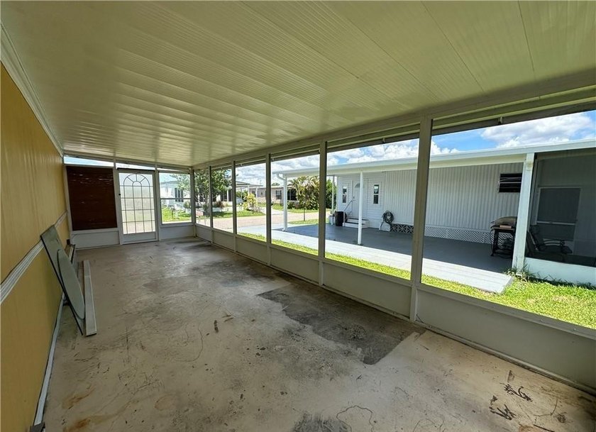 Excellent investment opportunity in this corner-lot home located - photo 14