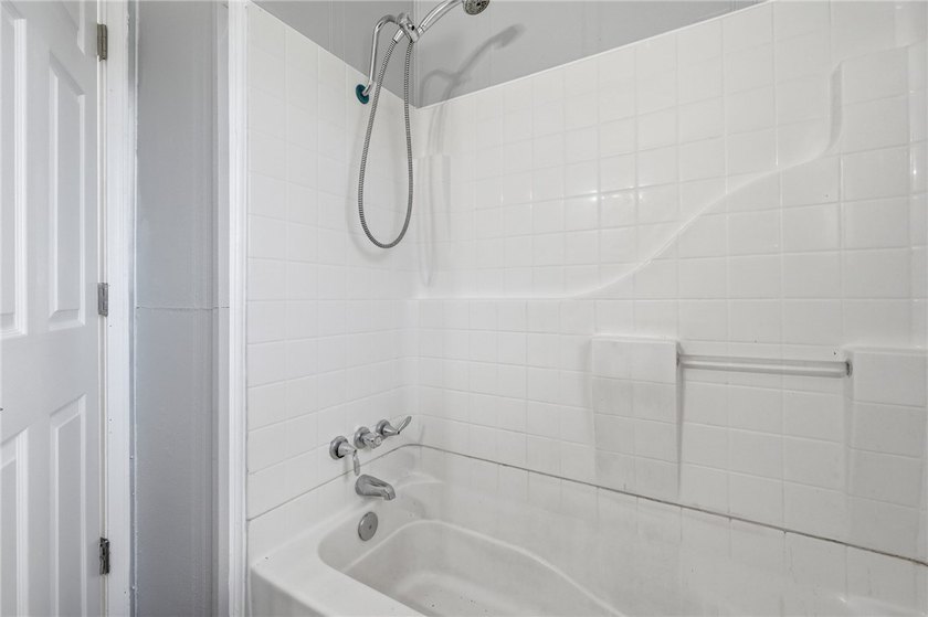 Charming and spacious 3-bedroom home offering 1,687 square feet - photo 17