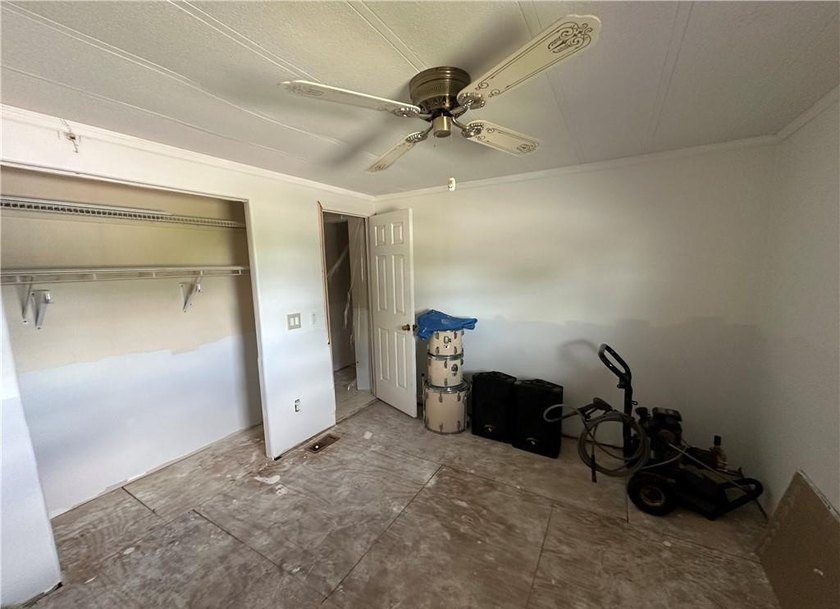 Excellent investment opportunity in this corner-lot home located - photo 17