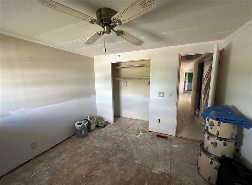 Excellent investment opportunity in this corner-lot home located - photo 18