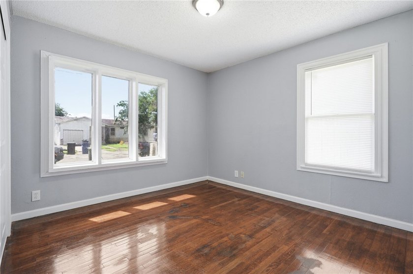 Charming and spacious 3-bedroom home offering 1,687 square feet - photo 19