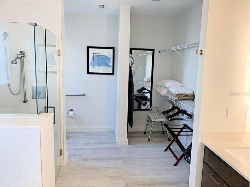 PREMIUM BUILDING 3 | RARE 14-FOOT CEILINGS | ELEVATOR-FREE - photo 22