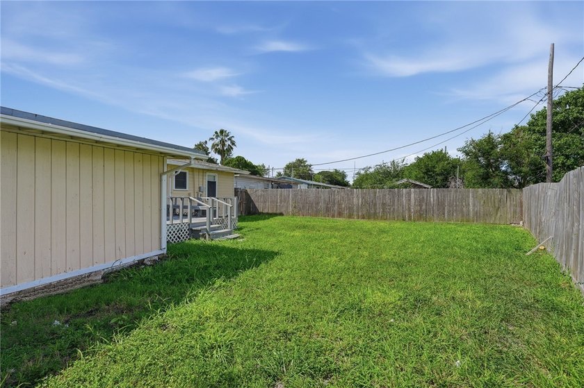 Charming and spacious 3-bedroom home offering 1,687 square feet - photo 23