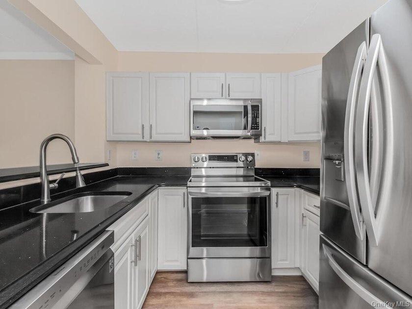 Welcome to 121 Sunset Blvd! Immaculate 2 Bedroom 2 Full Bath - photo 3