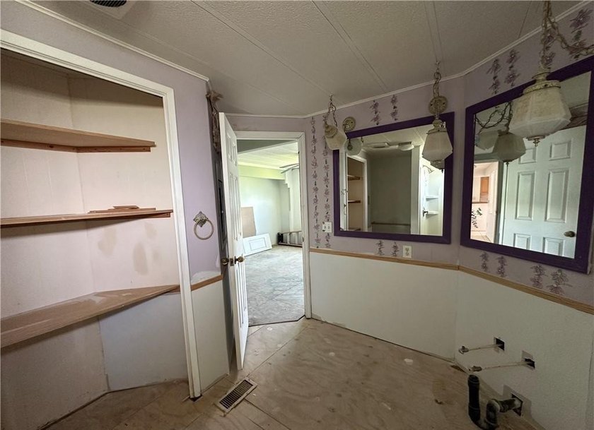 Excellent investment opportunity in this corner-lot home located - photo 23