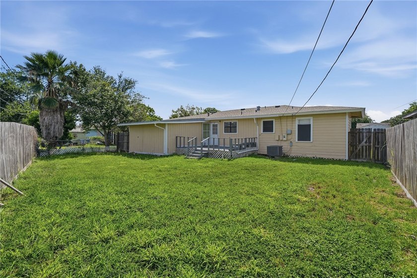 Charming and spacious 3-bedroom home offering 1,687 square feet - photo 24