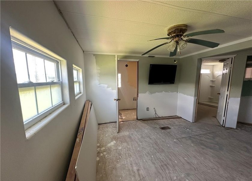 Excellent investment opportunity in this corner-lot home located - photo 26