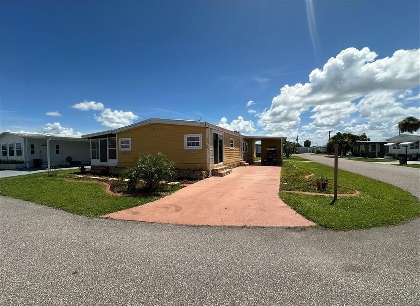Excellent investment opportunity in this corner-lot home located - photo 33
