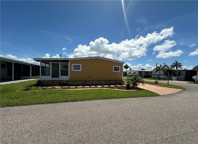 Excellent investment opportunity in this corner-lot home located - photo 34