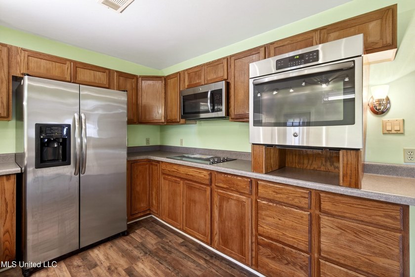 This spacious and versatile home offers 3 bedrooms and 3 - photo 15