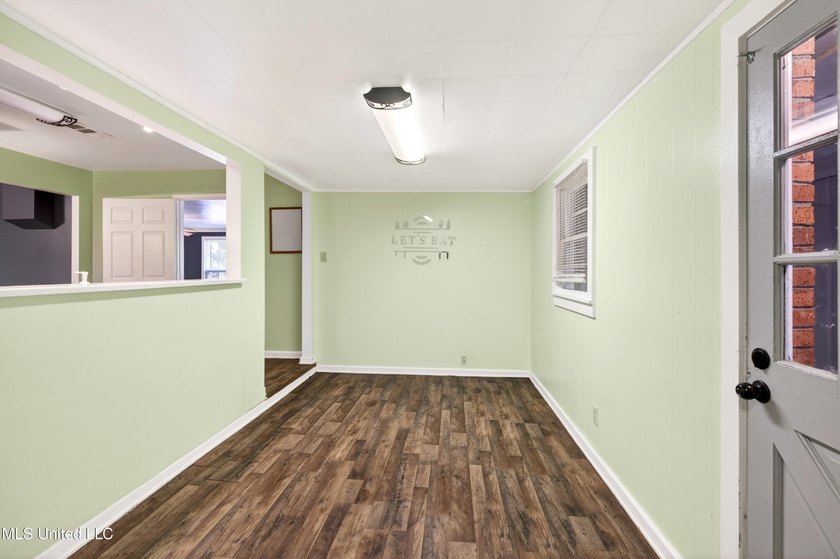 This spacious and versatile home offers 3 bedrooms and 3 - photo 18