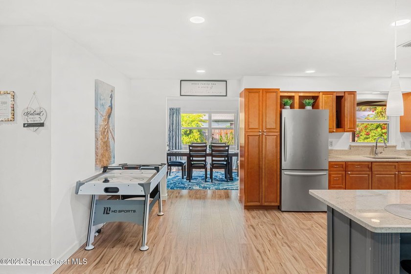 Coastal living at its best! This fully renovated 3-bed, 2-bath - photo 6