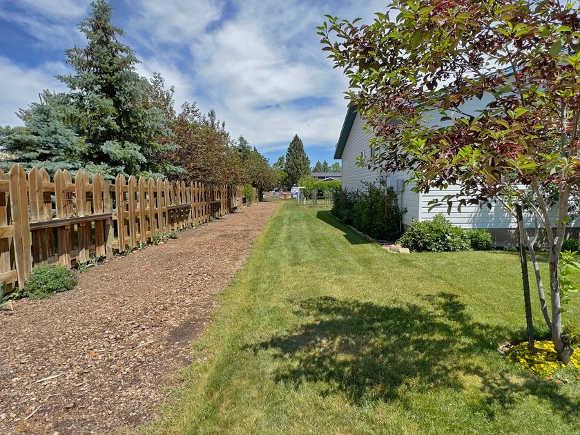 PRICE DROP! Price reduced by $10,000 AND seller will pay $20,000 - photo 6