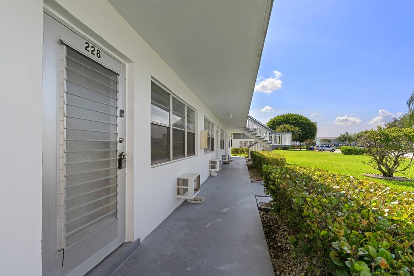 Rarely available and beautifully renovated from top to bottom - photo 14