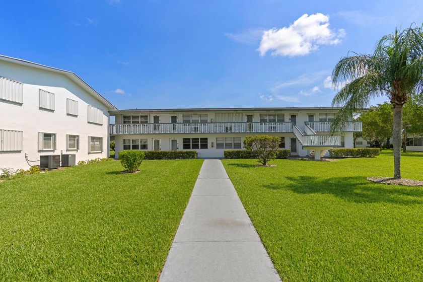 Rarely available and beautifully renovated from top to bottom - photo 15