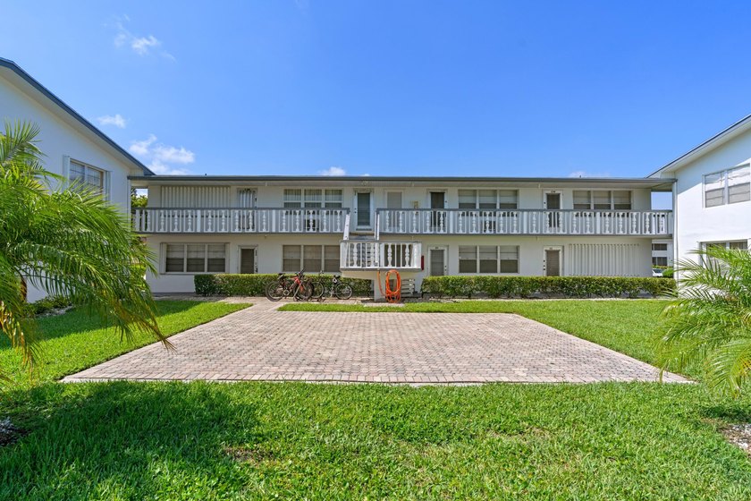 Rarely available and beautifully renovated from top to bottom - photo 19