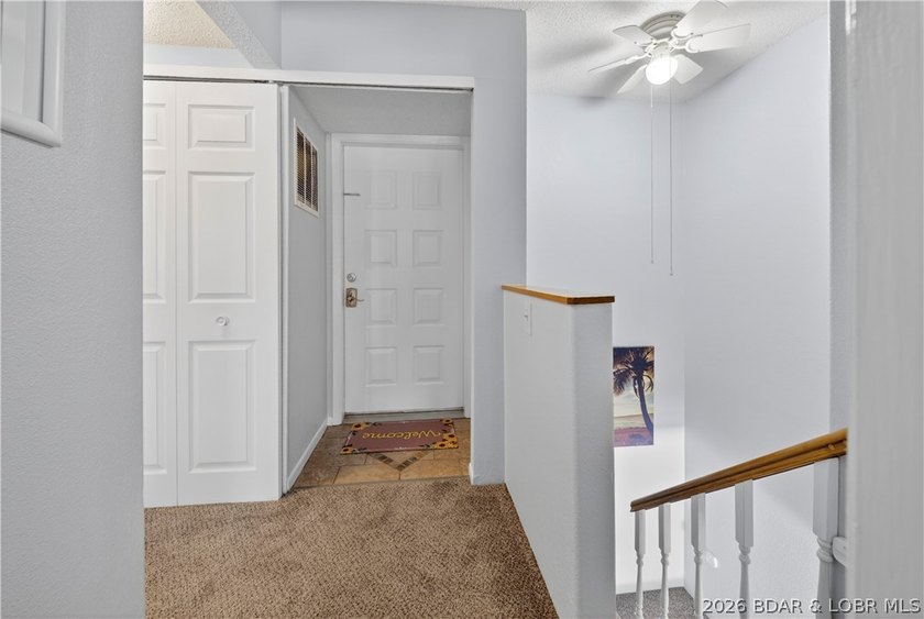 Fresh, clean &amp; updated 2-level condo in the highly desirable - photo 23