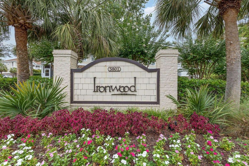 Welcome to this bright and beachy 2-bedroom, 2-bath end-unit - photo 24