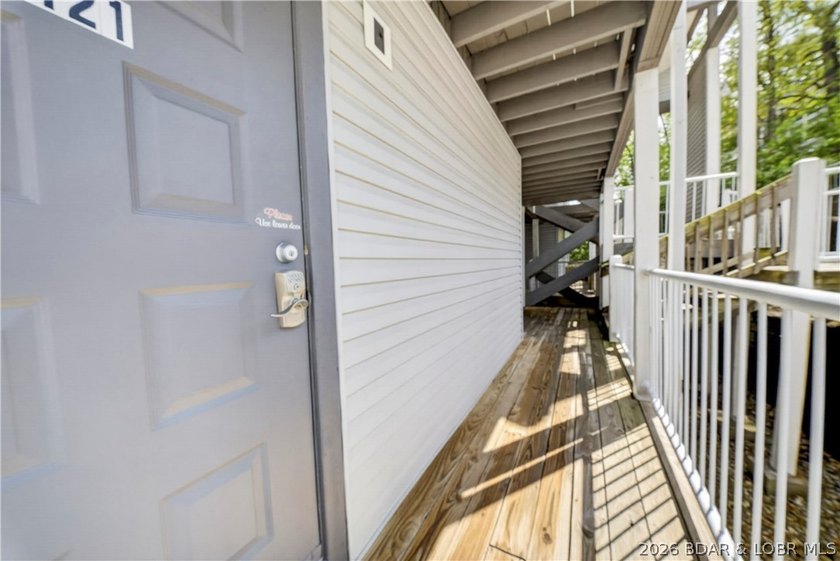 Fresh, clean &amp; updated 2-level condo in the highly desirable - photo 34